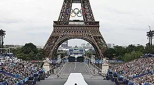 incep-jocurile-olimpice-2024-cu-momente-spectaculoase-in-paris-pentru-prima-oara-parada-are-loc-in-oras-si-nu-pe-stadion.webp