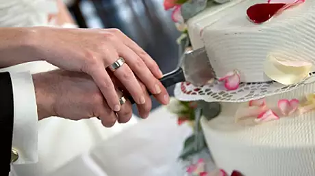 10 torturi de nunta cum n-ai mai vazut niciodata! Fotografiile te vor surprinde