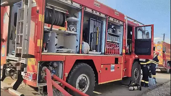 150 de pompieri lupta cu un incendiu scapat de sub control in Maramures. Zeci de persoane evacuate, sapte case facute scrum