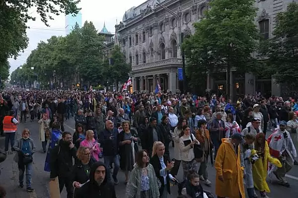 50000-de-oameni-au-protestat-la-tbilisi-impotriva-unei-legi-controversate-privind-influenta-straina-video.webp