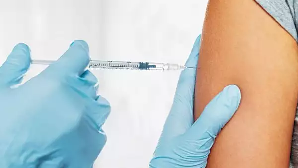 67,5% din totalul persoanelor eligibile - vaccinate in prima etapa. La cat va creste procentul luna aceasta - bilant CNCAV