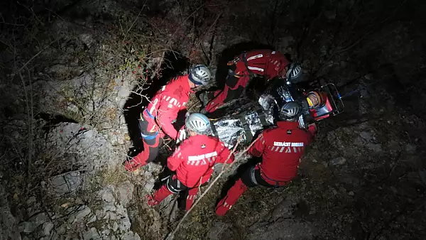 7 tineri care s-au ratacit pe munte, salvati dupa o operatiune care a durat 12 ore, in conditii de vreme extrema