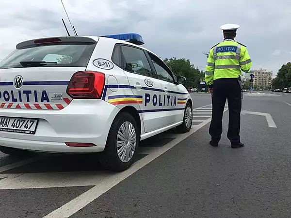 A iesit cu calul si caruta pe strada si a fost amendat cu 16.000 de lei! Imagini ireale pe un drum din Romania