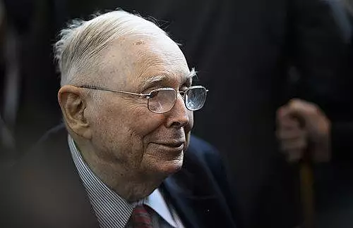 A murit controversatul miliardar american Charlie Munger, mana dreapta a lui Warren Buffett