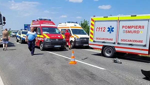 Accident grav in Arad: 8 persoane afectate, inclusiv 3 copii, dupa coliziunea a doua masini la intrarea in Conop - Interventia SMURD - FOTO