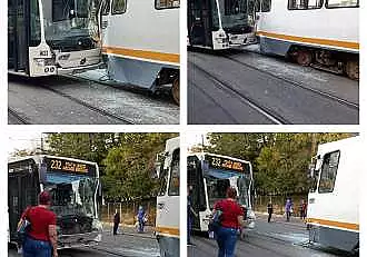 Accident grav in Capitala! Un autobuz s-a ciocnit violent cu un tramvai / FOTO