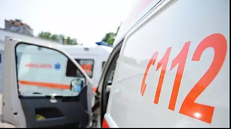 Accident grav in Cluj: un autoturism, un microbuz si un autocar s-au ciocnit. Mai multi raniti