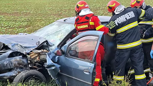 Accident grav, in Giurgiu: soferul a ramas incarcerat. A fost necesara interventia elicopterului SMURD