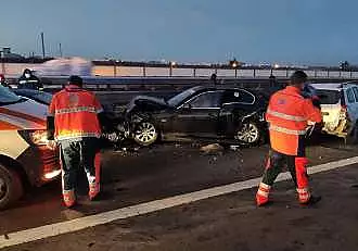Accident in lant, cu 10 masini, pe autostrada Bucuresti-Pitesti! Mai multe victime au ajuns la spital! / FOTO