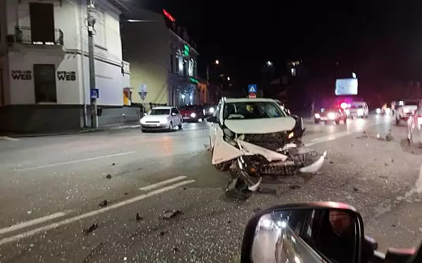 Accident in lant la Craiova. ,,Nu s-a uitat la victima, a rupt-o la fuga"