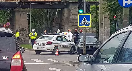Accident in zona centrala din Timisoara. Un BMW si o masina de politie s-au izbit intr-o intersectie