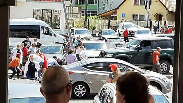 Accident mortal pe o strada din Sibiu - Un sofer a evitat coliziunea cu un alt autoturism si a intrat peste doi pietoni, pe trotuar