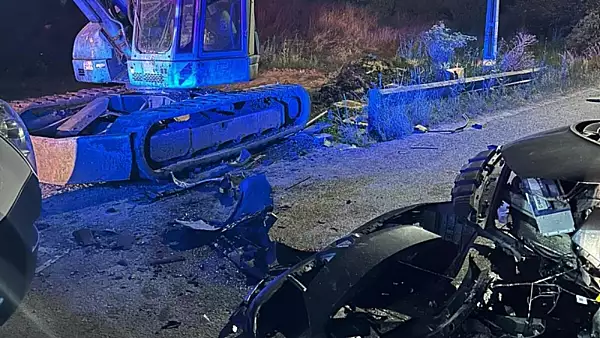 Accident rutier grav. O femeie a murit dupa ce a intrat cu masina intr-un buldoexcavator parcat