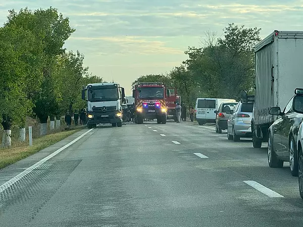 Accident rutier grav pe drumul European 574, in judetul Olt. O persoana decedata. Traficul a fost reluat