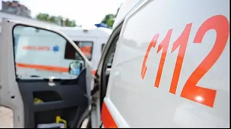 Accident spectaculos in Bucuresti: O masina s-a rasturnat, 3 raniti! Centrul Capitalei, blocat