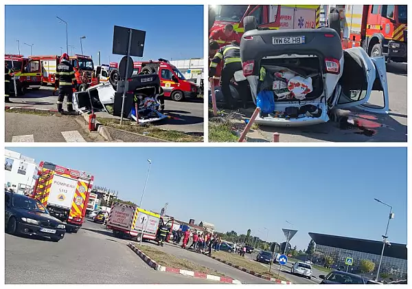 Accident spectaculos la Oradea. O masina s-a rasturnat in parcarea unui mare centru comercial