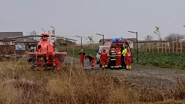 Accident teribil in Constanta, dupa ce o masina s-a izbit de un copac: O femeie a murit, un barbat, in stare grava, preluat cu elicopterul SMURD