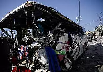 Accident tragic in Mexic. Cel putin 19 oameni au murit, iar 32 au fost grav raniti, dupa ce un autocar s-a izbit de o casa