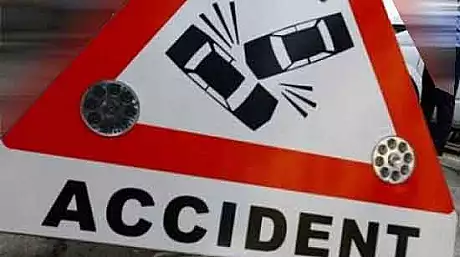 Accident: un autotren incarcat cu bere s-a rasturnat pe sosea, in Bistrita. Traficul, blocat