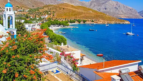 aceasta-insula-din-grecia-este-considerata-cea-mai-ieftina-destinatie-turistica-din-europa-rasfat-de-6-zile-cu-salariul-mediu-pe-economie.webp