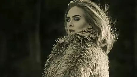 Adele dedica lui Brad Pitt si Angelinei Jolie un concert in New York