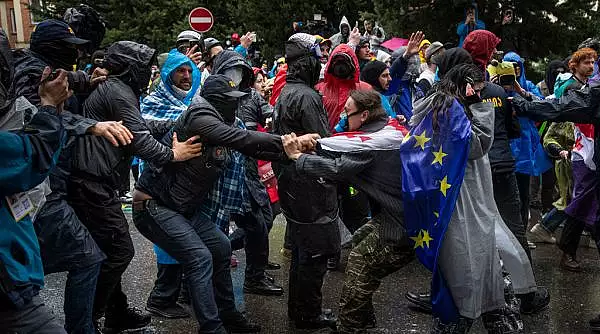 Aderarea Georgiei la UE a fost oprita "de facto". Liderii de la Bruxelles someaza tara sa anuleze legile pro-ruse adoptate in iunie