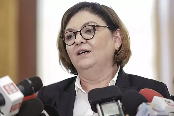 Adina Valean isi da demisia din pozitia de comisar european pentru transporturi, pentru a-si incepe mandatul la Parlamentul European