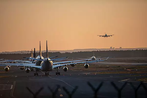 Aeroportul din Frankfurt, lasat in bezna de un soarece. 1.000 de bagaje au stat pe tusa 