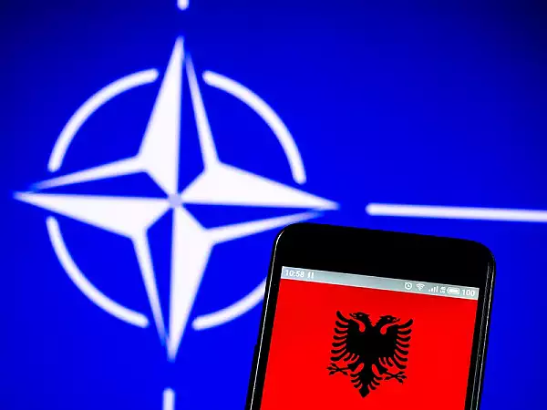 Albania a pus la dispozitia NATO o baza aeriana construita in epoca sovietica