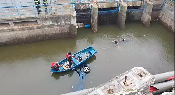 Alerta in Bucuresti! O masina care circula pe podul Floreasca a plonjat in lac si s-a scufundat. Doua persoane se aflau in autoturism