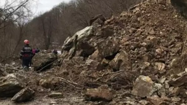 Alerta in Prahova! 12 persoane, EVACUATE din cauza unei alunecari de teren