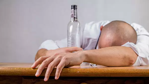 Alerta in Rusia: 26 de de oameni au murit din cauza otravii cu alcool