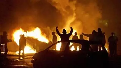 Alerta in Suedia. Refugiatii au incendiat peste 2.000 de masini 
