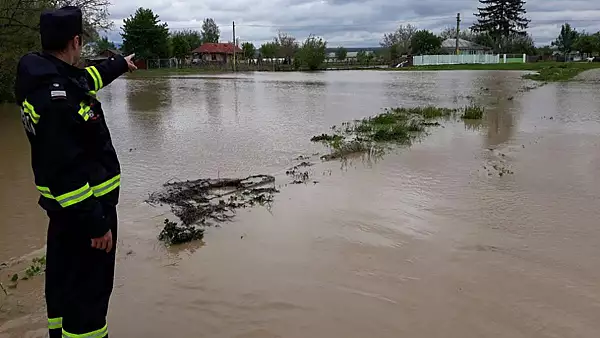 alerta-maxima-pe-dunare-mai-multe-localitati-din-romania-in-pericol-cand-ajunge-viitura-in-tara-noastra.webp