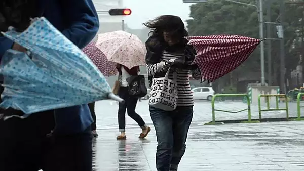 Alerta meteo. COD GALBEN de fenomene meteo EXTREME. Furtuni si rafale de 100 km/h. HARTA cu zonele vizate