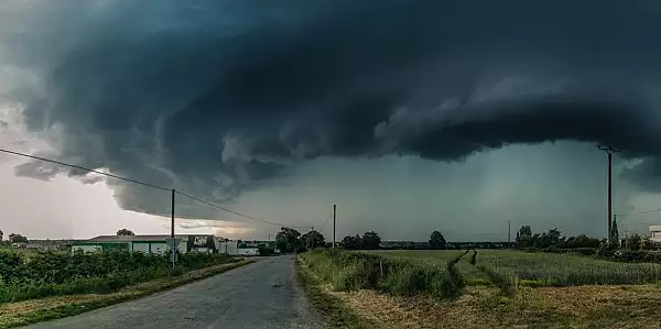 Alerta meteo: Cod Galben de furtuni si vant puternic in doua judete