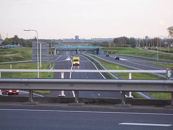 Amenda primita de o romanca pentru depasirea vitezei pe o autostrada din Olanda. Cum a fost obligata sa plateasca