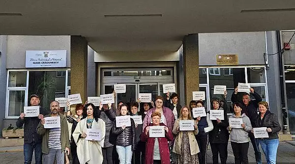 Angajatii de la Registrul Comertului au intrat in protest spontan pentru a doua zi consecutiv | Activitatea cu publicul a fost suspendata