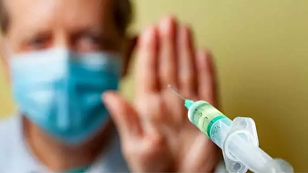 Angajatii din Sanatate, OBLIGATI sa se vaccineze impotriva Covid, in Franta. Ce risca cei care se opun