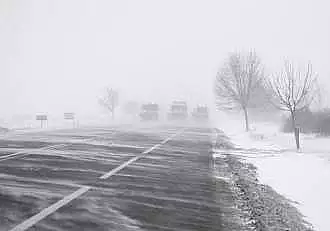 Anunt ANM de ultima ora! Cod rosu de viscol si ninsoare in Romania. Mai multe drumuri judetene au fost inchise