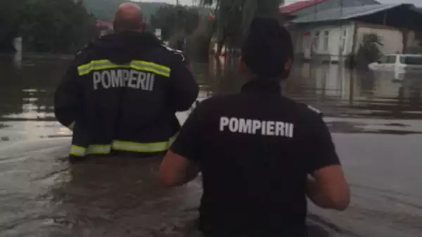 Apele Romane: In Vaslui a plouat cat pentru un an. Inundatii precum in Galati, o data la 100 de ani