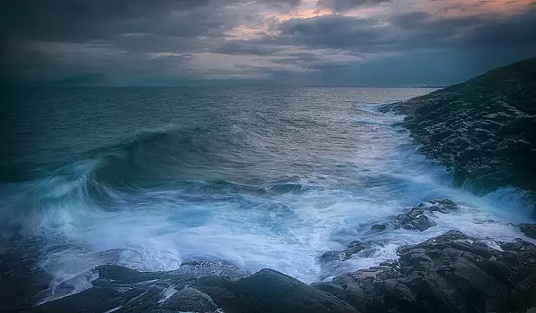 ,,Apocalipsa" meteo la 60 de kilometri de Romania. Furtuna de cod rosu din Bulgaria a alertat autoritatile din tara vecina