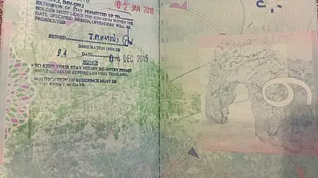 Aproape ilegal! Ce a putut desena un politist de frontiera pe pasaportului unui calator 