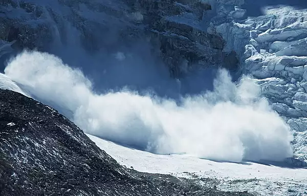 Aprovizionarea cu apa a milioane de oameni, amenintata din cauza stratului mic de zapada de pe Himalaya