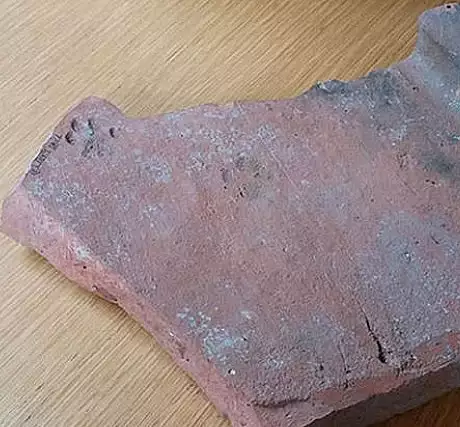 Arheologii au gasit ceva ciudat pe o tigla veche de 2.000 de ani. Cand au aflat ce era, au amutit! 
