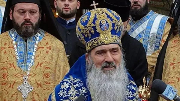 Arhiepiscopul Teodosie critica ortodocsii care au botezat un copil catolic: "Au facut un lucru rau. Sa se caiasca pentru acest pacat"