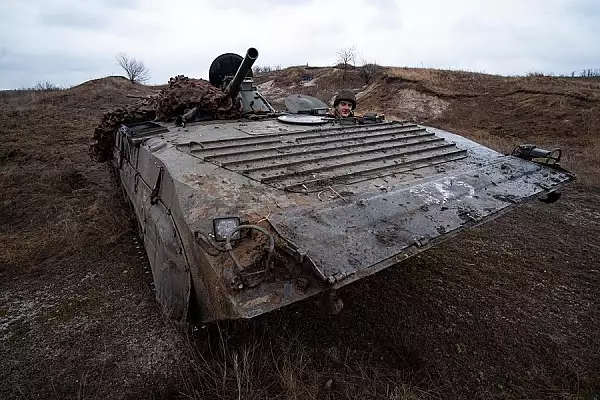 Armata rusa lanseaza atacuri cu infanterie pentru a-si conserva vehiculele blindate