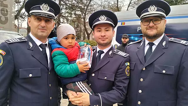 Aryan, copilul de 2 ani gasit intr-o padure din Botosani, s-a intalnit cu salvatorii sai. Imagini emotionante