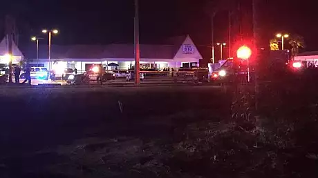 Atac armat in Florida: 17 persoane impuscate, cel putin 2 morti. Politia a retinut 3 suspecti