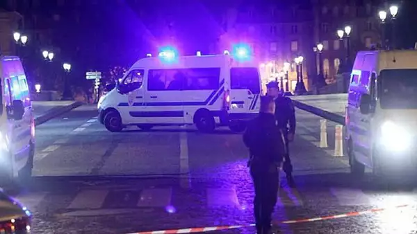 Atac in Franta: Un mort si 2 raniti dupa ce au fost injunghiati pe strada, in centrul Parisului - Agresorul a strigat ,,Allah akbar"